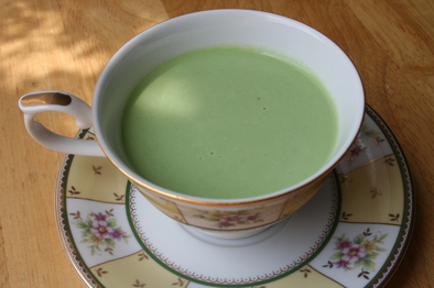 簡単！綺麗な緑の小松菜の牛乳スープの写真