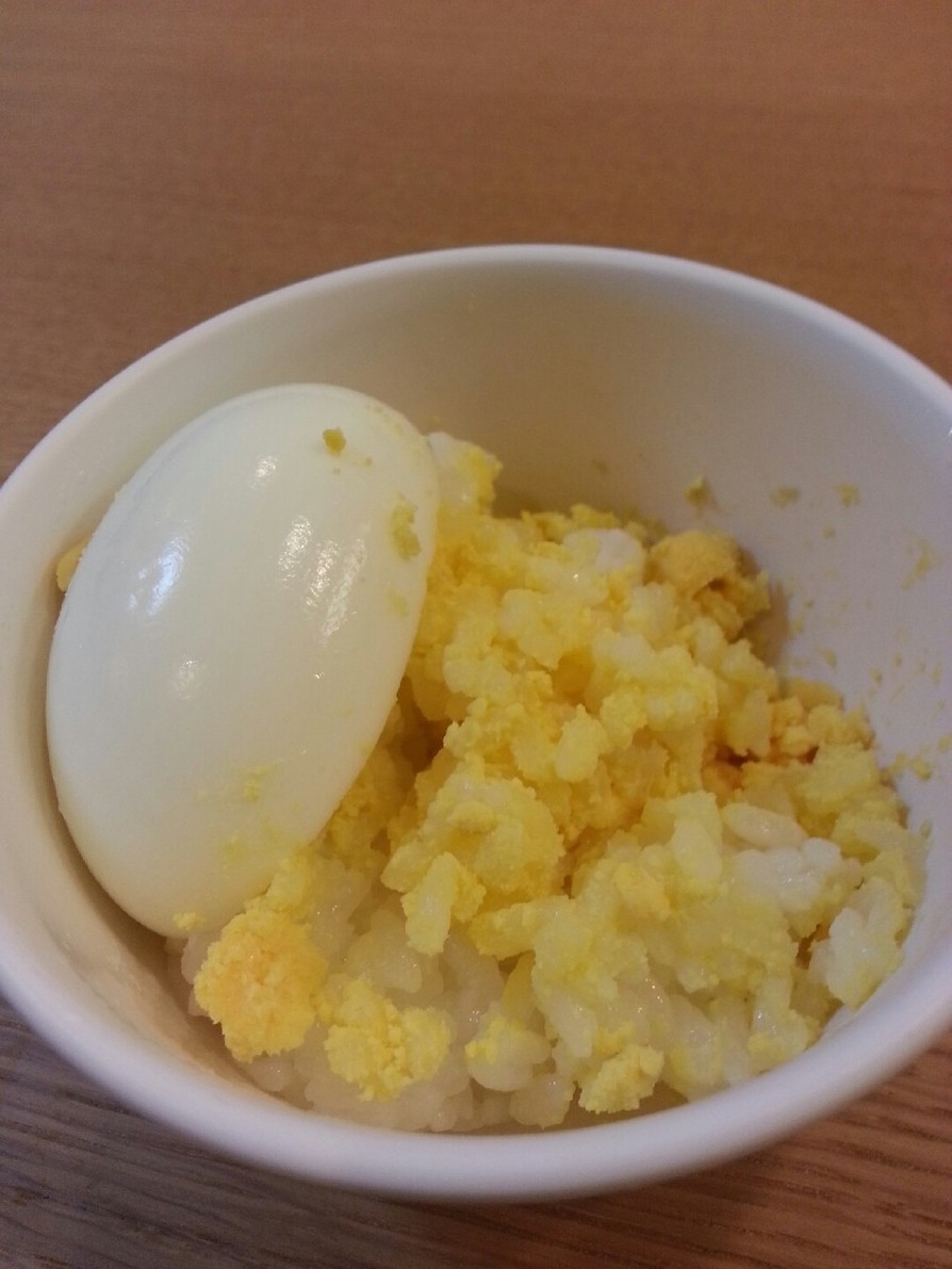 材料2つ！離乳食の卵かけ(混ぜ？)ご飯の画像