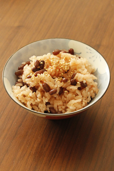 うるち米の土鍋炊きお赤飯の写真