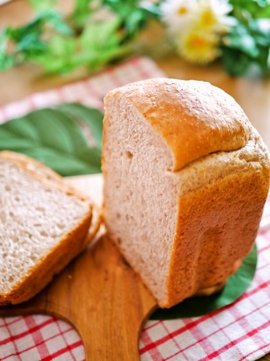 HB✩ふんわり膨らむライ麦30%食パンの写真