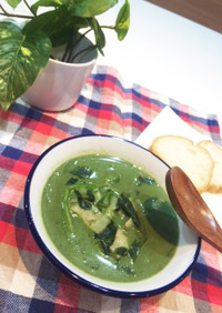 スピルリナのグリーンミルクスープ