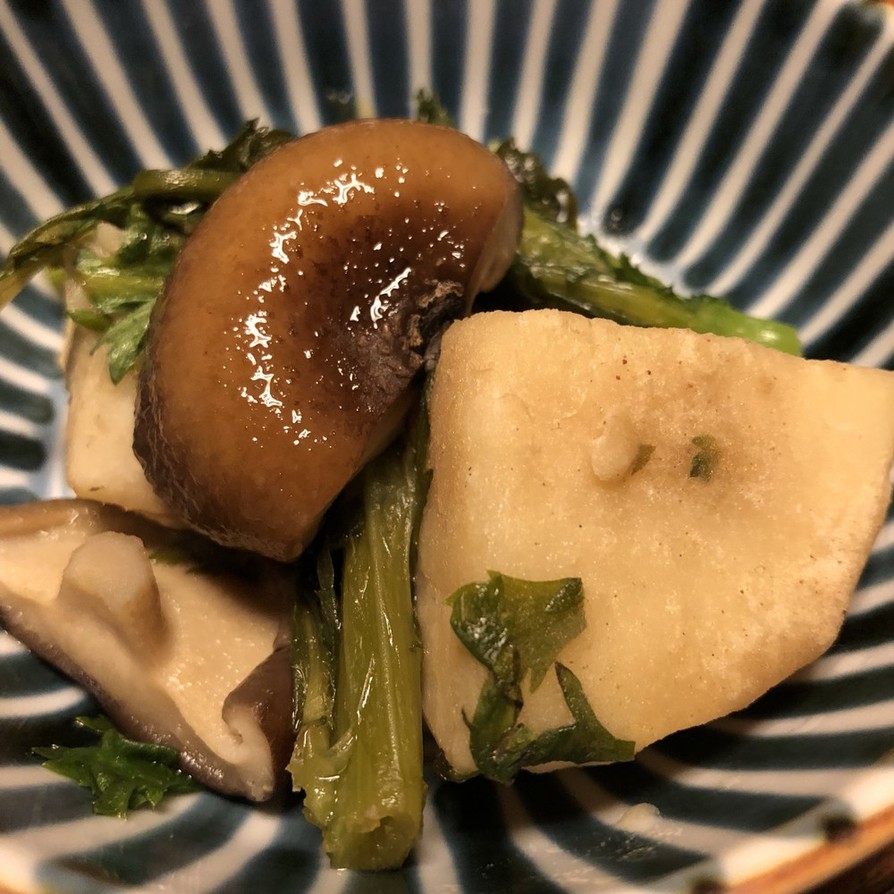 山の芋と春菊と椎茸の煮物の画像