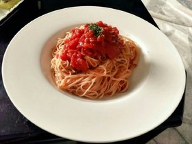トマトパスタ