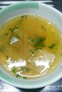 冬瓜とパセリのシンプルなスープ