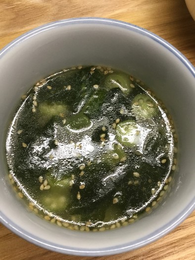 オクラとわかめの中華スープの写真