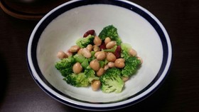 ブロッコリーとお豆のチーズサラダ