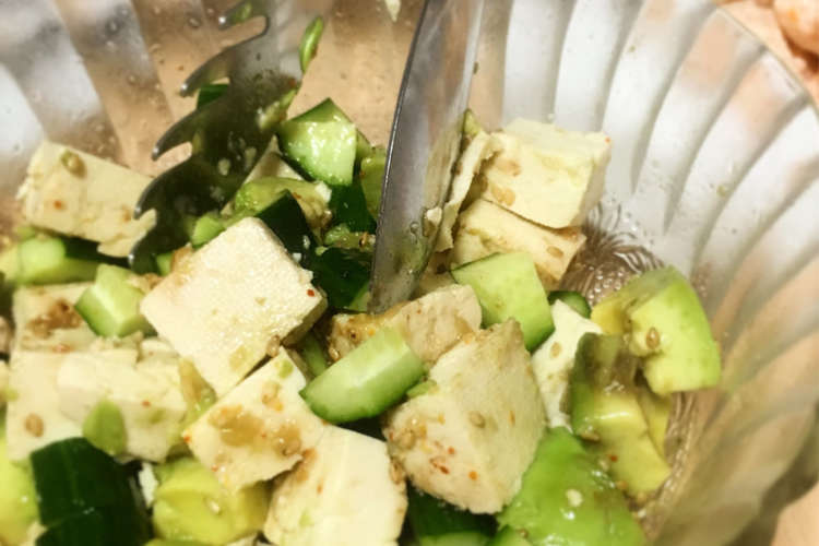 ごま油が香る 簡単 アボカド豆腐サラダ レシピ 作り方 By 南こまつ クックパッド 簡単おいしいみんなのレシピが352万品