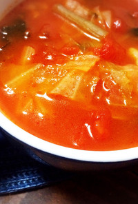 簡単キャベツと小松菜しめじのトマトスープ