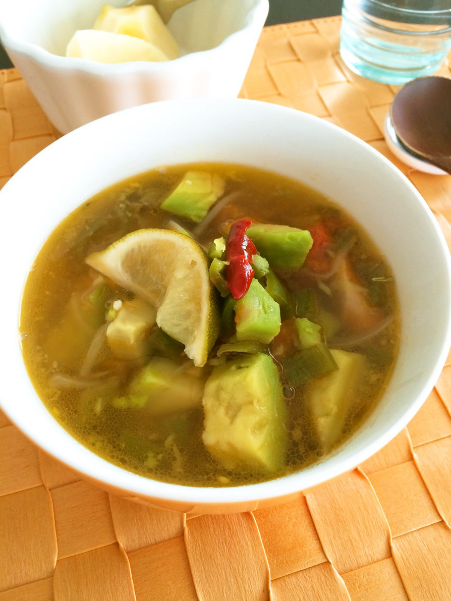 アボカド入りのメキシカンなスープの画像