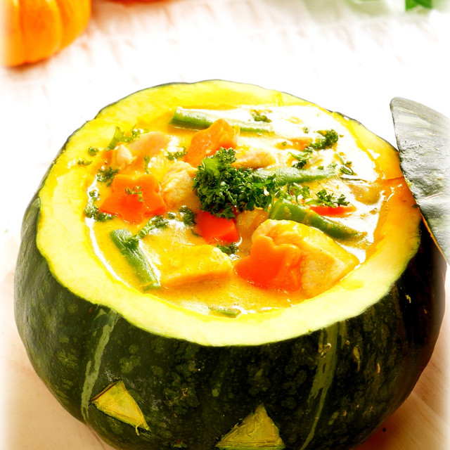 ハロウィン 丸ごとかぼちゃの濃厚シチュー レシピ 作り方 By Aprea クックパッド 簡単おいしいみんなのレシピが349万品