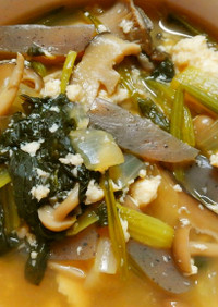 和食きのこと小松菜と蒟蒻 崩し豆腐の煮物