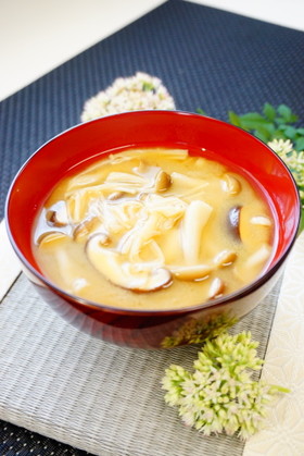 刺激有り?!ピリッと【キノコのお味噌汁】