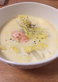 白菜と鮭の豆乳スープ