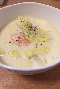 白菜と鮭の豆乳スープ