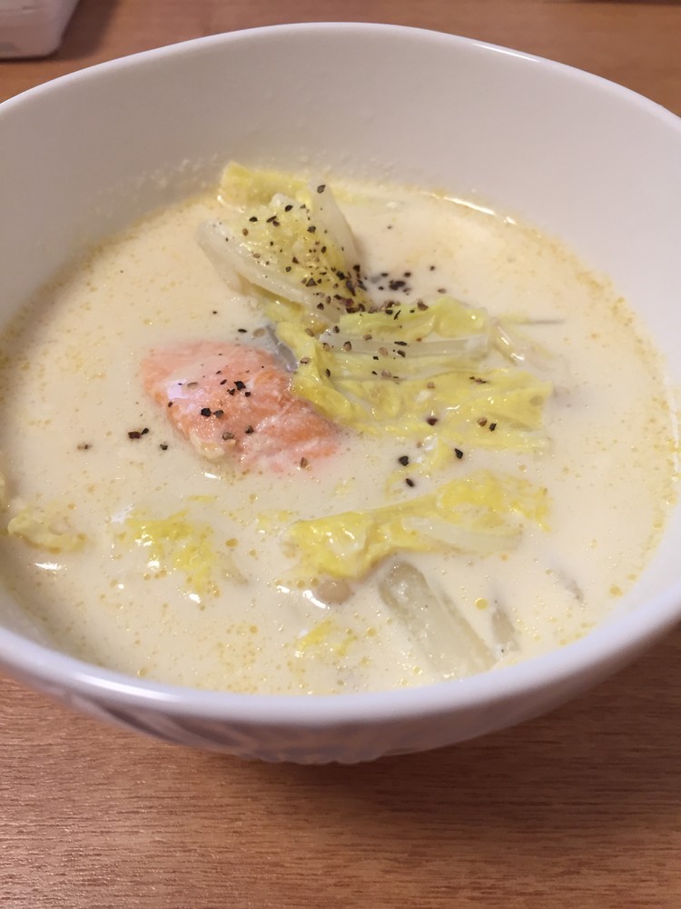 白菜と鮭の豆乳スープの画像