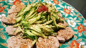 あっさりさっぱりヘルシー✨蒸しひれ肉