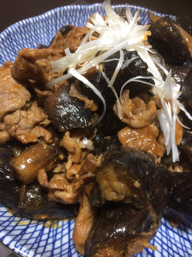 残った焼肉のたれを加えナスと豚肉味噌炒め
