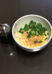 丸亀風の釜玉うどん(だし醤油)