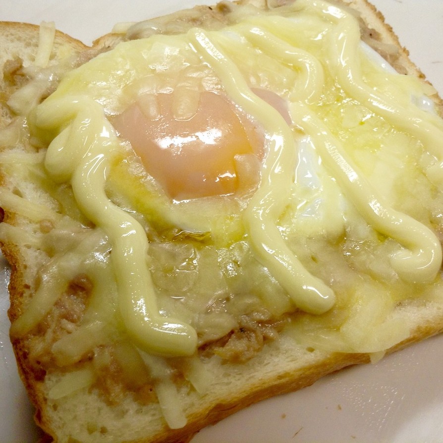朝食めちゃうま ツナと目玉焼きトーストの画像
