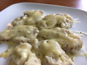 簡単!鶏ハムのチーズ焼き。おつまみに♪
