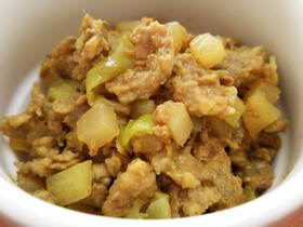 コロコロ大根&白ねぎ☆甘辛カレーそぼろ