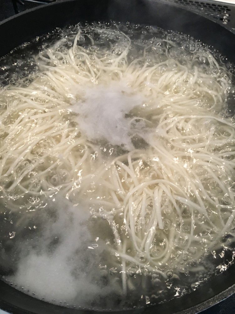 絶対に吹きこぼれない♬麺茹で方法の画像