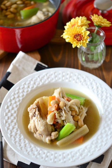 手羽元と大豆の食べるサムゲタン風スープ鍋の写真