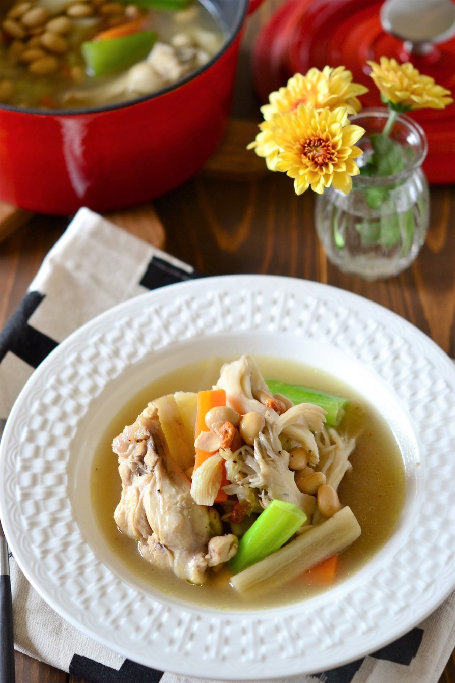 手羽元と大豆の食べるサムゲタン風スープ鍋の画像