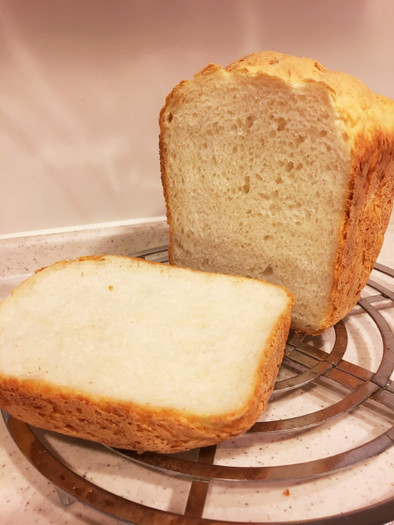 ホームベーカリーで米粉配合ふわふわ食パンの写真