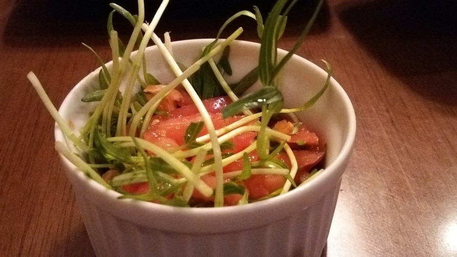 空心菜の芽とトマトのサラダの画像