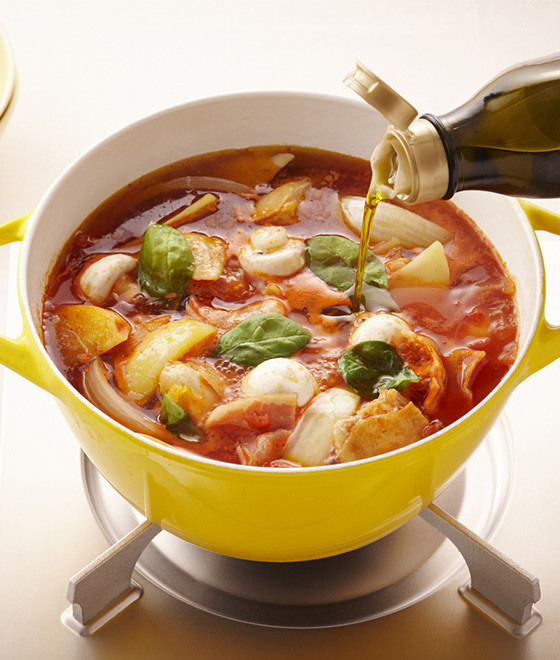 トマトチキンのオリーブオイル鍋の画像