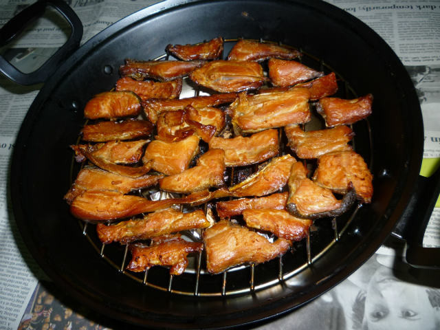 長谷燻鍋で秋鮭のアラの鮭とば風燻製の画像