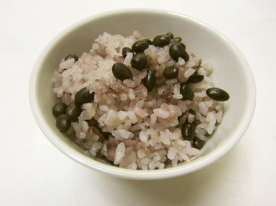 黒千石大豆の豆ご飯の写真