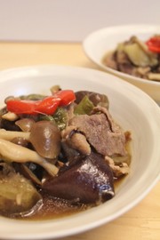 豚肉+醤油麹で茄子ピーマンしめじの煮物の写真