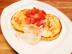 パン粉でパンケーキ 林檎のコンポート添え