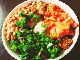 納豆とキムチと温玉のヘルシーねぎそば