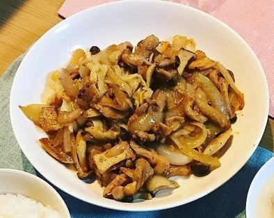 松屋のケイジャンチキン風の炒め物のレシピの写真