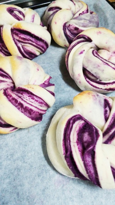 紫芋のパン(レンジ発酵)の写真
