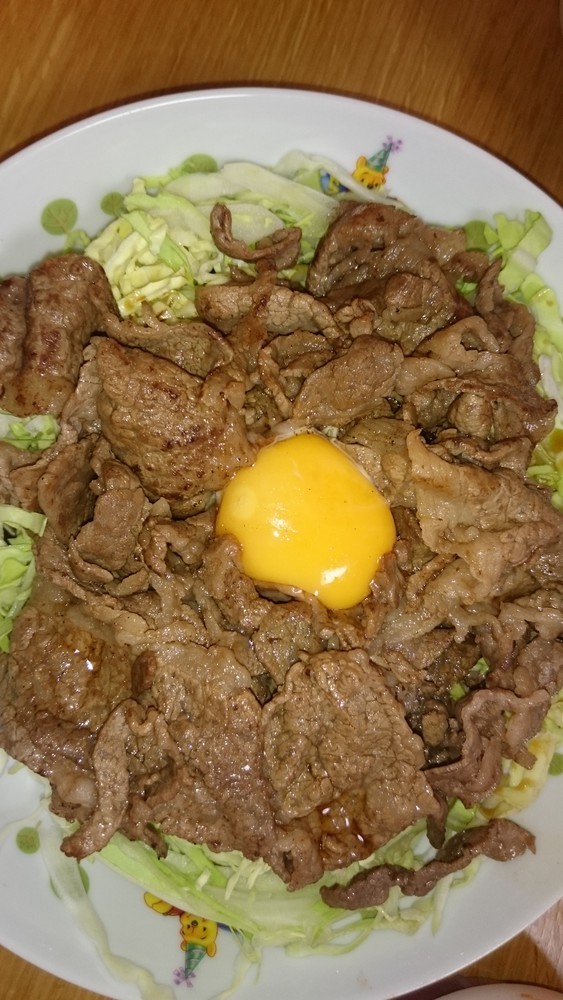 簡単☆美味しい牛肉キャベツの卵のせの画像
