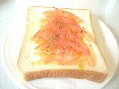 朝食にぴったり♪トマト&チーズトーストの画像