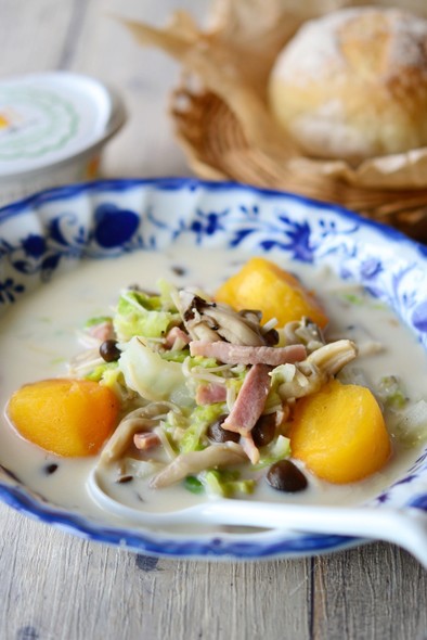 白菜ときのこの食べる和風味噌スープ鍋の写真