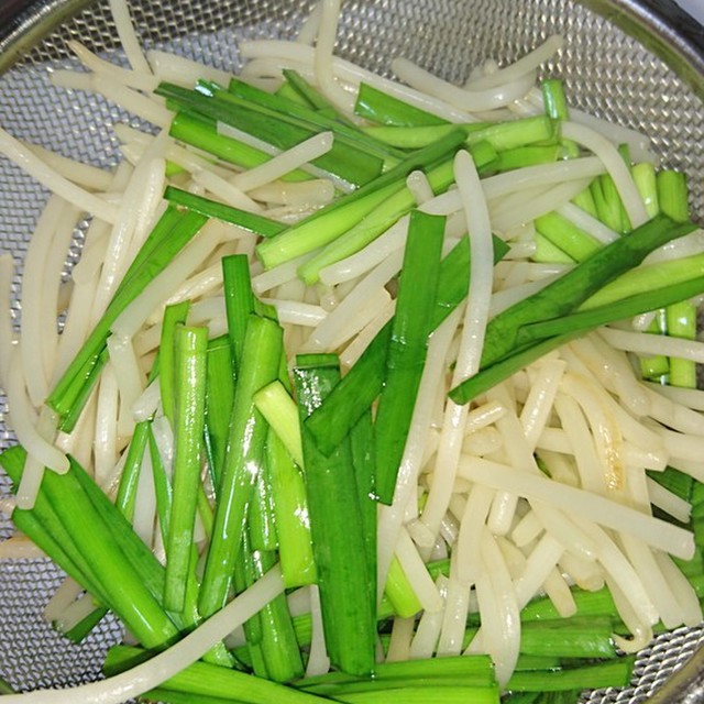 ラーメンに乗せる野菜 ニラ モヤシ レシピ 作り方 By 飛んでぶー クックパッド 簡単おいしいみんなのレシピが359万品