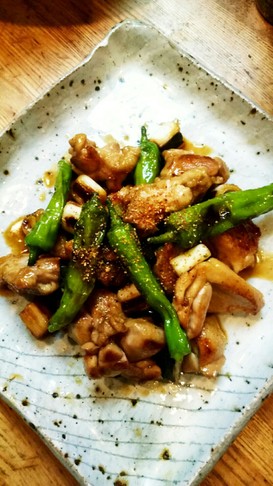 鶏股肉の焼き鳥風柚子七味をかけて