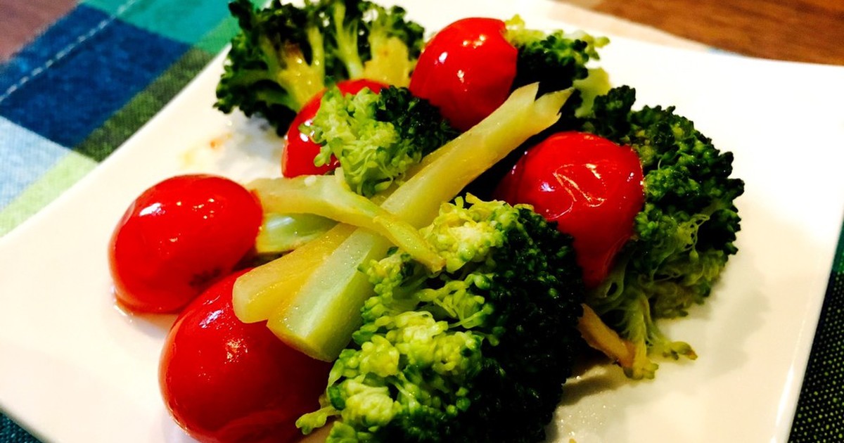 トマトとブロッコリーのガーリック炒め by SHIORINGO☆ 【クックパッド】 簡単おいしいみんなのレシピが350万品