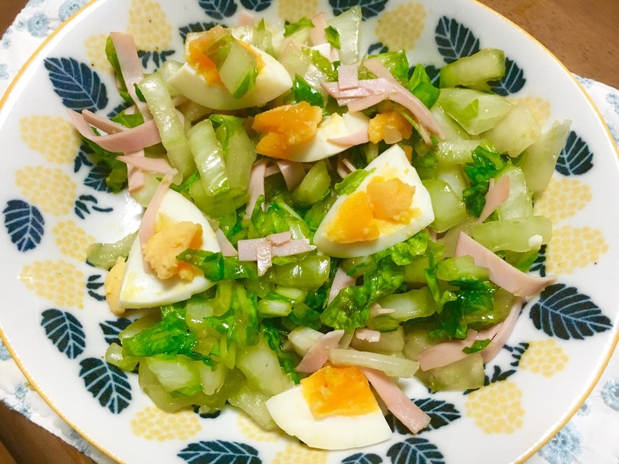 白菜とハムとゆで卵のサラダの画像
