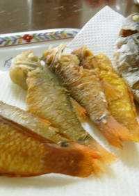 小魚(ネンブツダイ、ベラ、タカベ）唐揚げ