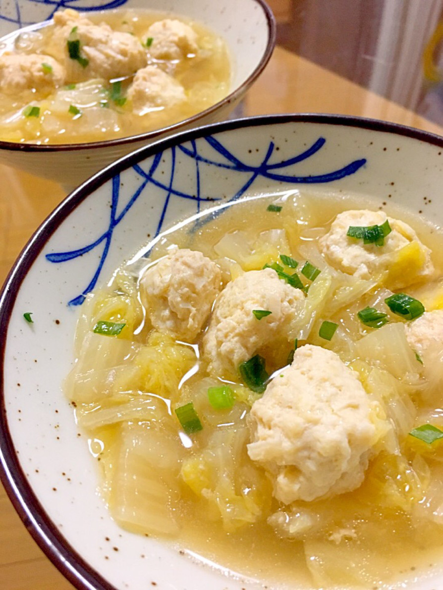 白菜と鶏団子のスープの画像