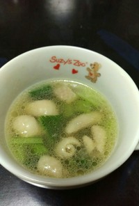 鶏皮と小松菜のスープ