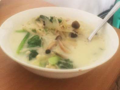 しめじと白菜の豆乳スープの写真