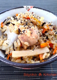 根菜の五目玄米炊き込み御飯